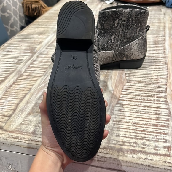 Woman’s snake print boots - Picture 2 of 4